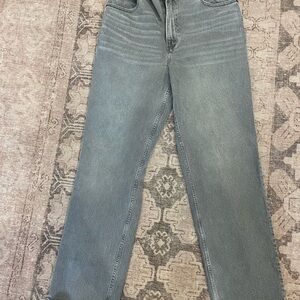 Abercrombie & Fitch '90s Straight Ultra High Rise Jeans in Grey